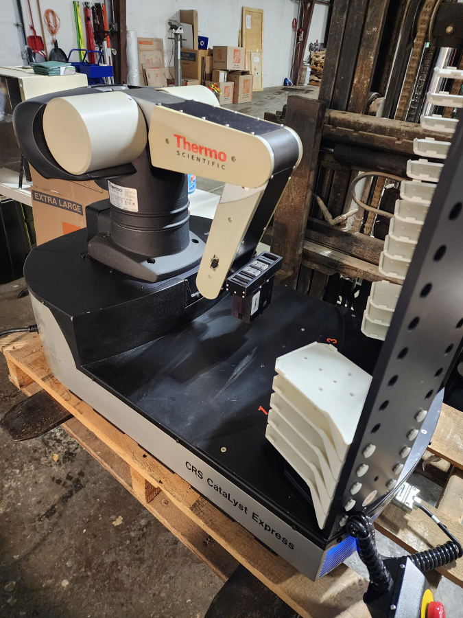 Thermo Scientific F01064 CRS F01229 Catalyst Express Automated robotic arm; SN:RA50702461R, photo 3 of 7