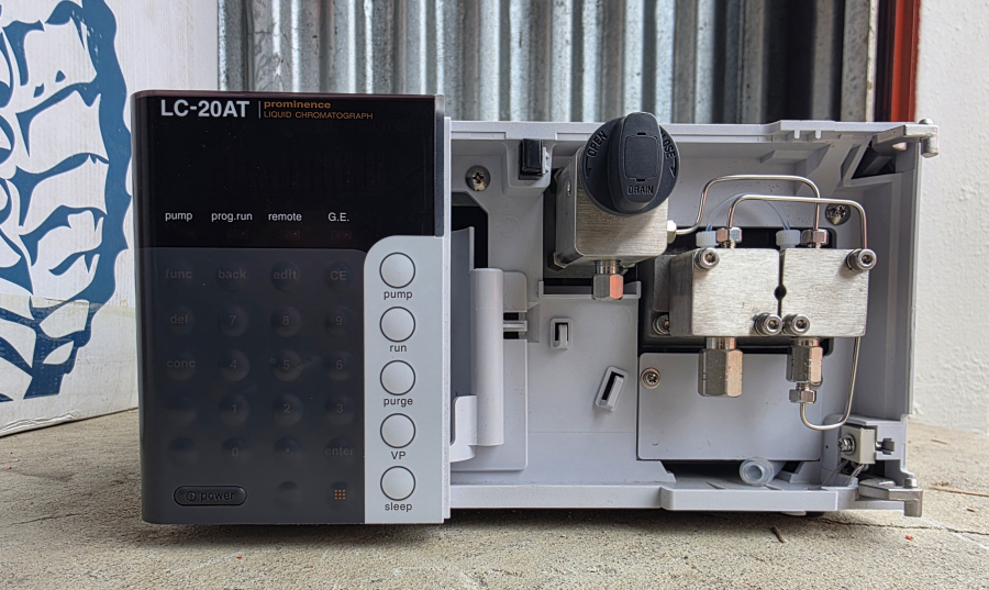 Shimadzu HPLC LOT SIL-HTA SIL-10AF x2 LC-20AT SCL-10AVP x3 DGU-14A x7 FCV-10ALVP x2 SN:L20013900027, photo 9 of 99