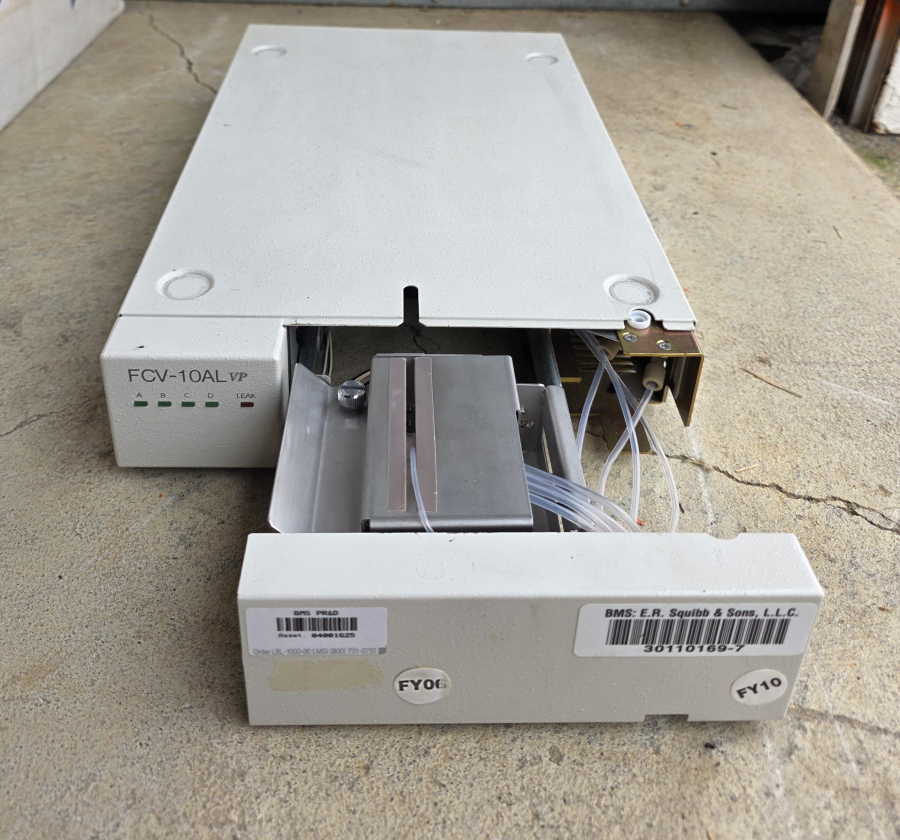 Shimadzu HPLC LOT SIL-HTA SIL-10AF x2 LC-20AT SCL-10AVP x3 DGU-14A x7 FCV-10ALVP x2 SN:L20013900027, photo 28 of 99