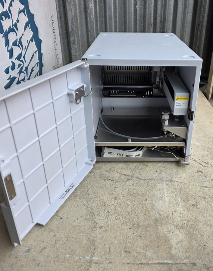 Shimadzu HPLC LOT SIL-HTA SIL-10AF x2 LC-20AT SCL-10AVP x3 DGU-14A x7 FCV-10ALVP x2 SN:L20013900027, photo 55 of 99