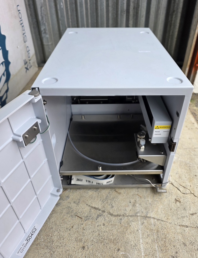 Shimadzu HPLC LOT SIL-HTA SIL-10AF x2 LC-20AT SCL-10AVP x3 DGU-14A x7 FCV-10ALVP x2 SN:L20013900027, photo 56 of 99