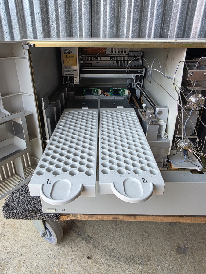 Shimadzu HPLC LOT SIL-HTA SIL-10AF x2 LC-20AT SCL-10AVP x3 DGU-14A x7 FCV-10ALVP x2 SN:L20013900027, photo 74 of 99