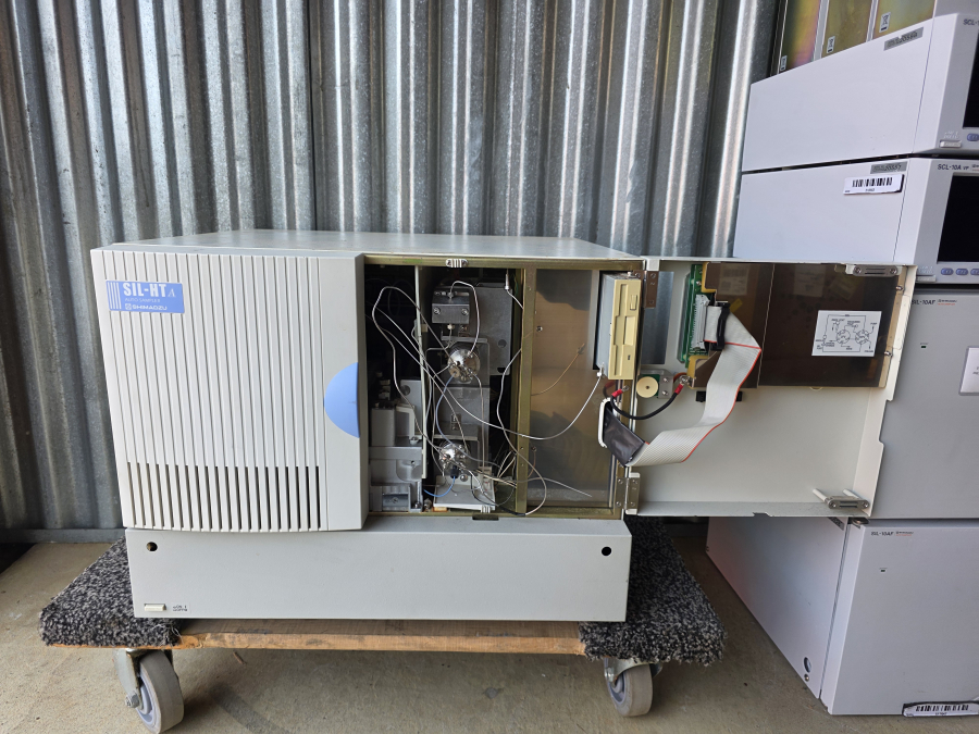 Shimadzu HPLC LOT SIL-HTA SIL-10AF x2 LC-20AT SCL-10AVP x3 DGU-14A x7 FCV-10ALVP x2 SN:L20013900027, photo 75 of 99
