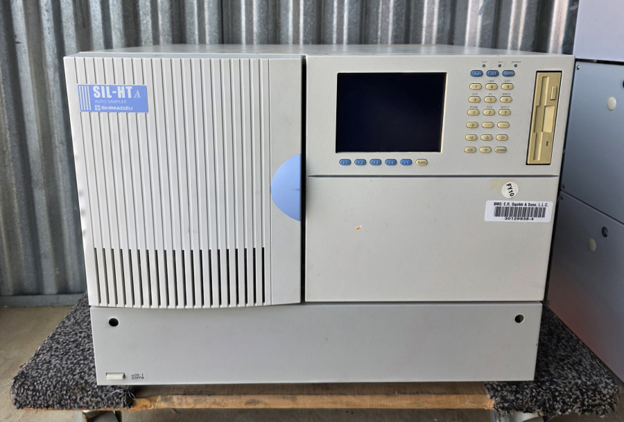 Shimadzu HPLC LOT SIL-HTA SIL-10AF x2 LC-20AT SCL-10AVP x3 DGU-14A x7 FCV-10ALVP x2 SN:L20013900027, photo 77 of 99