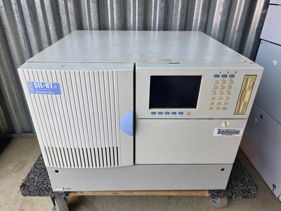 Shimadzu HPLC LOT SIL-HTA SIL-10AF x2 LC-20AT SCL-10AVP x3 DGU-14A x7 FCV-10ALVP x2 SN:L20013900027, photo 78 of 99