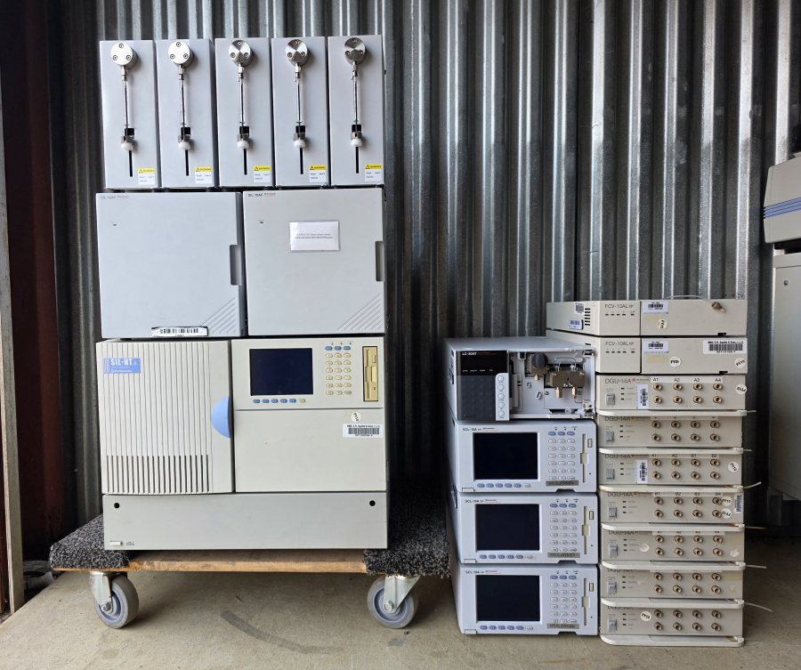 Shimadzu HPLC LOT SIL-HTA SIL-10AF x2 LC-20AT SCL-10AVP x3 DGU-14A x7 FCV-10ALVP x2 SN:L20013900027, photo 89 of 99