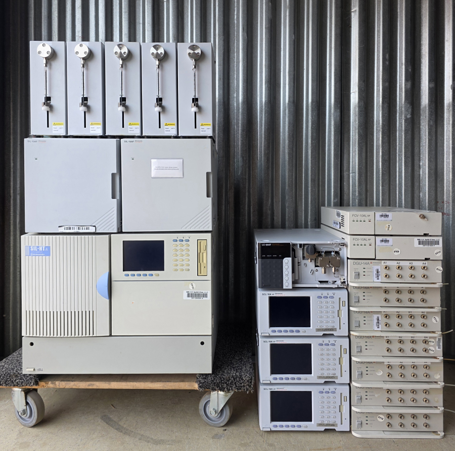 Shimadzu HPLC LOT SIL-HTA SIL-10AF x2 LC-20AT SCL-10AVP x3 DGU-14A x7 FCV-10ALVP x2 SN:L20013900027, photo 90 of 99