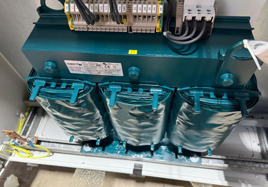 ISMET DAWN-G 15,0 Transformer, 15,000 VA, 3x200-208V, 3-phase, IP 54, Frequency 50/60 Hz, Insulation Class F, Dry-type cooling, nach DIN EN 61558, VDE 0570 T2-1 UL, EN 60085, Serial Number: 22052806/1, photo 3 of 12