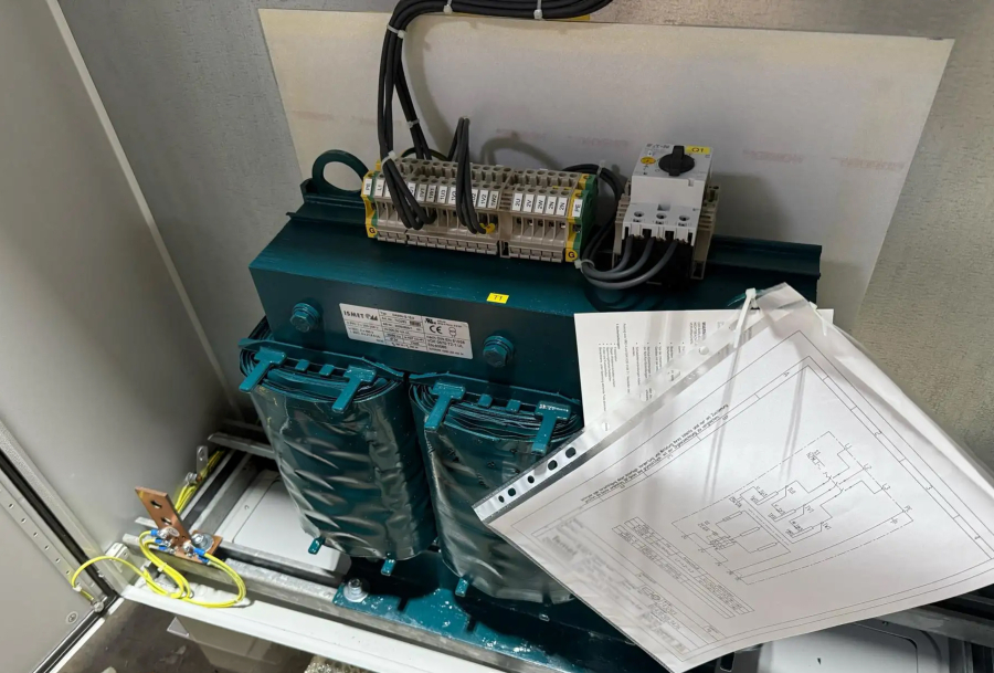 ISMET DAWN-G 15,0 Transformer, 15,000 VA, 3x200-208V, 3-phase, IP 54, Frequency 50/60 Hz, Insulation Class F, Dry-type cooling, nach DIN EN 61558, VDE 0570 T2-1 UL, EN 60085, Serial Number: 22052806/1, photo 2 of 12