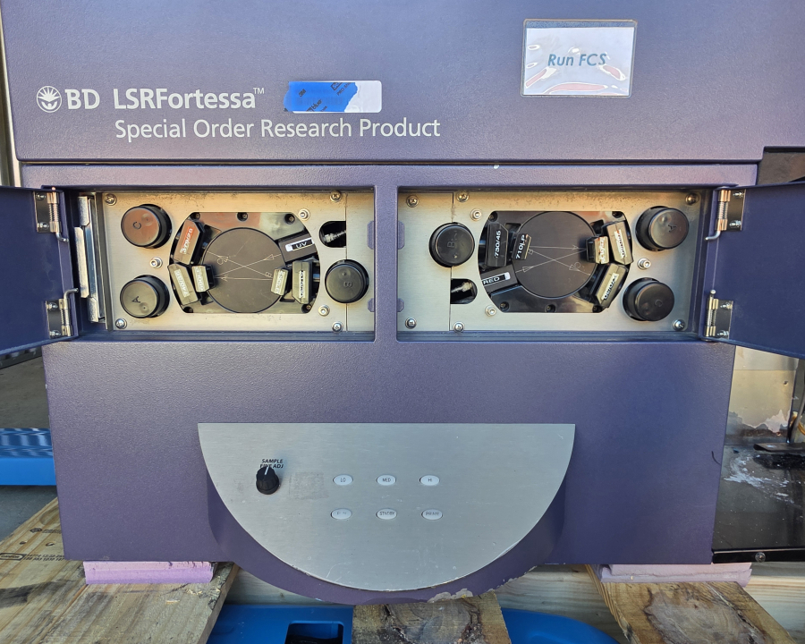 BD Biosciences LSRFortessa Cell Analyzer; S/N H64717700119, photo 30 of 54
