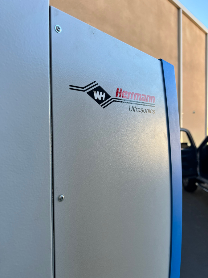 Pair of Herrmann HSDDC 4.5kW 20kHz Ultraschall Ultrasonic Welding Machines; S/N SM11010/12, 0680/11, photo 8 of 31