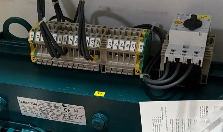 ISMET DAWN-G 15,0 Transformer, 15,000 VA, 3x200-208V, 3-phase, IP 54, Frequency 50/60 Hz, Insulation Class F, Dry-type cooling, nach DIN EN 61558, VDE 0570 T2-1 UL, EN 60085, Serial Number: 22052806/1, photo 6 of 12