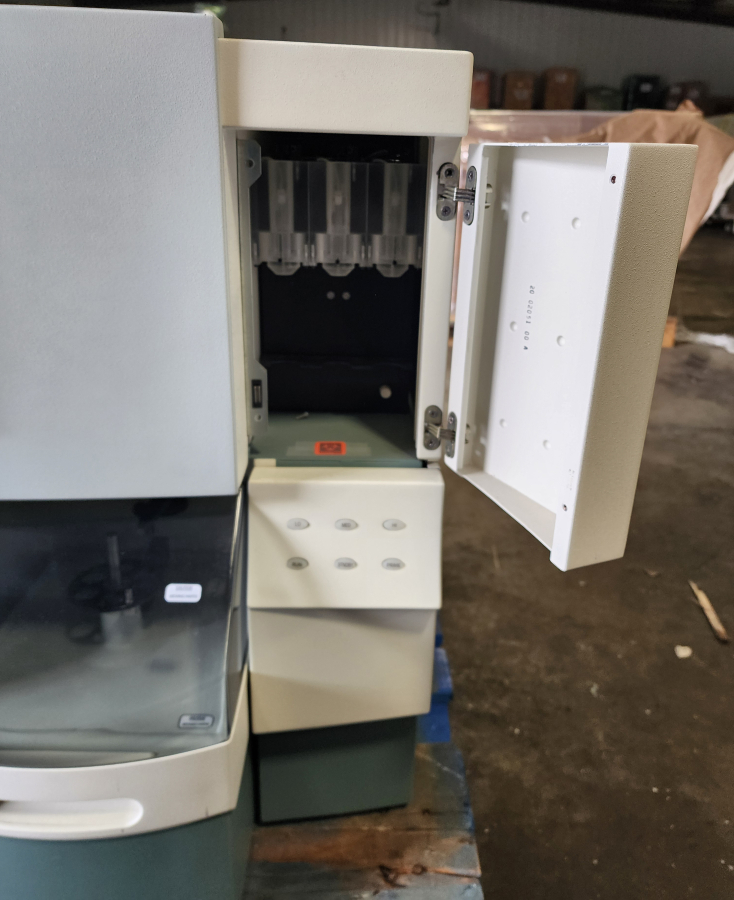Becton Dickinson FACSCalibur Flow Cytometer w/ FACSFlow, HTS,  SN:E2044, photo 10 of 20