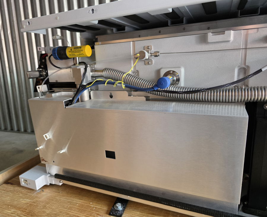 Agilent G6520B 6520 Accurate-Mass Q-TOF LC/MS Mass Spectrometer W/ Flight Tube; S/N US10422004, VIN/Serial 80220220, photo 19 of 48