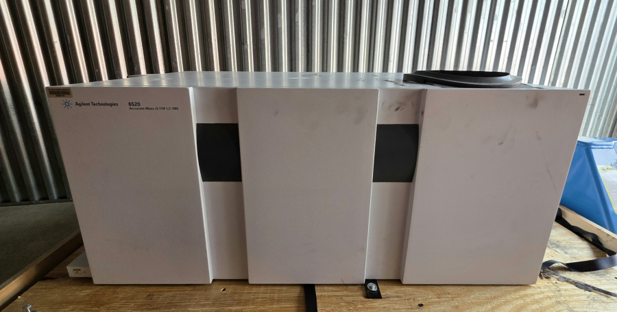 Agilent G6520B 6520 Accurate-Mass Q-TOF LC/MS Mass Spectrometer W/ Flight Tube; S/N US10422004, VIN/Serial 80220220, photo 24 of 48