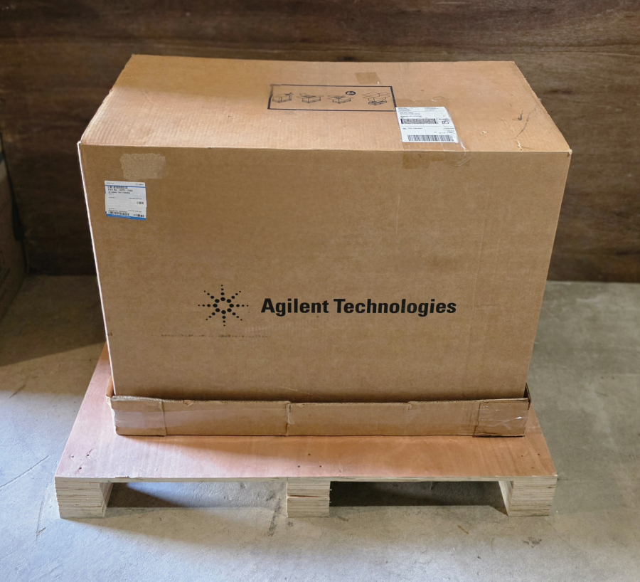 Agilent Intuvo 9000 Benchtop Gas  Chromatograph System; S/N US20320001, photo 3 of 37