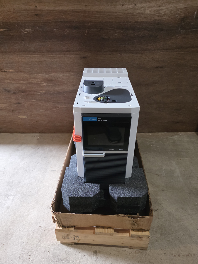 Agilent Intuvo 9000 Benchtop Gas Chromatograph System; S/N US21180001, photo 6 of 46