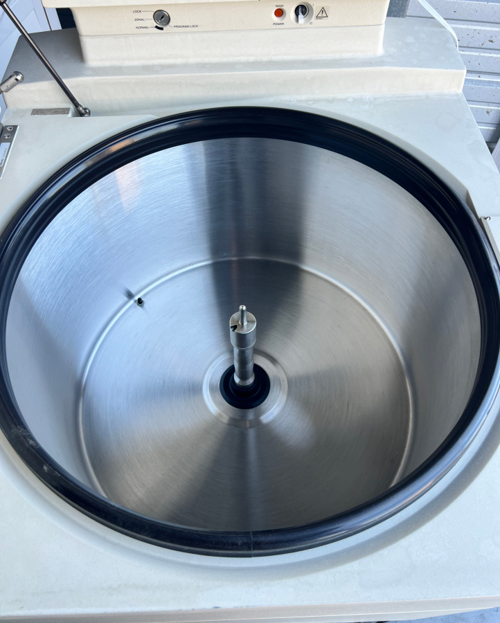 Beckman Coulter J6-MI 360291 Centrifuge, Rotor & Buckets; S/N CJE02F03, photo 3 of 9
