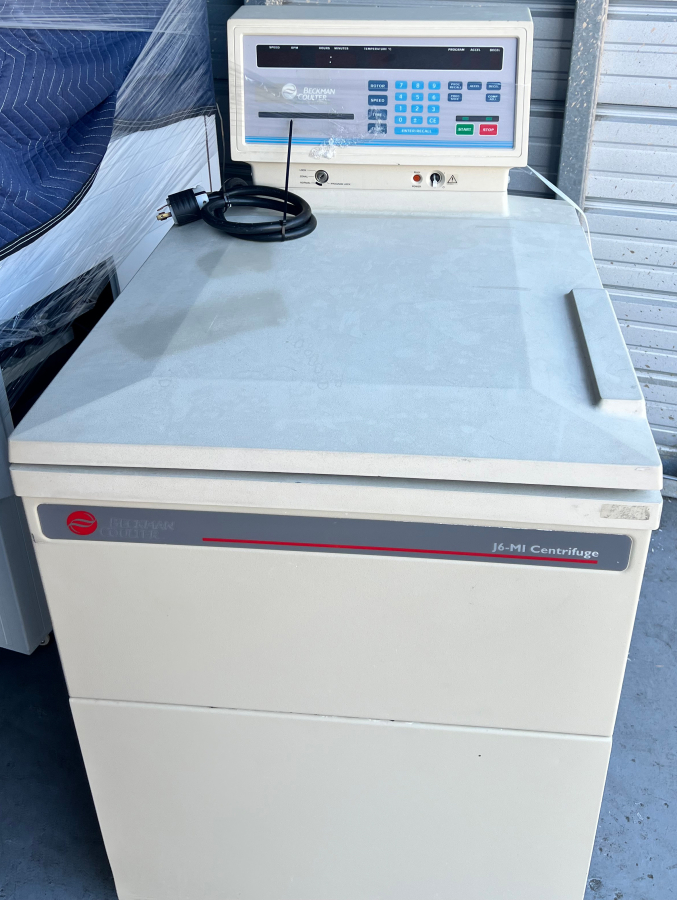 Beckman Coulter J6-MI 360291 Centrifuge, Rotor & Buckets; S/N CJE02F03, photo 1 of 9