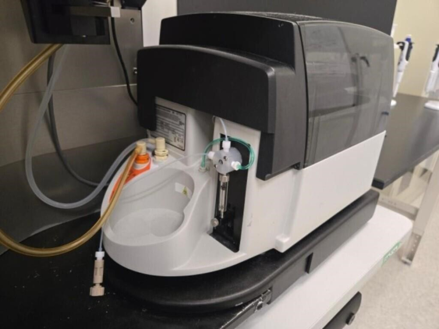 BD Biosciences LSRFortessa 647794L6 Cell Analyzer-Flow Cytometer System, 647701 HTS, HP Z230 Workstation, Fluidics Cart, ONEAC Conditioned PS; Rolling Table, photo 18 of 105