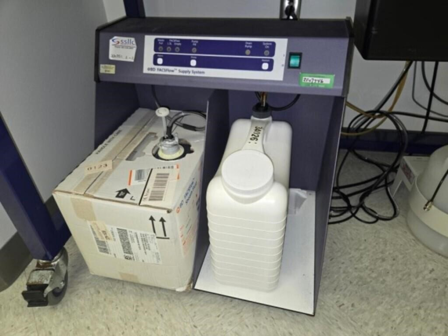 BD Biosciences LSRFortessa 647794L6 Cell Analyzer-Flow Cytometer System, 647701 HTS, HP Z230 Workstation, Fluidics Cart, ONEAC Conditioned PS; Rolling Table, photo 16 of 105