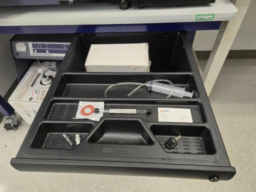 BD Biosciences LSRFortessa 647794L6 Cell Analyzer-Flow Cytometer System, 647701 HTS, HP Z230 Workstation, Fluidics Cart, ONEAC Conditioned PS; Rolling Table, photo 11 of 105
